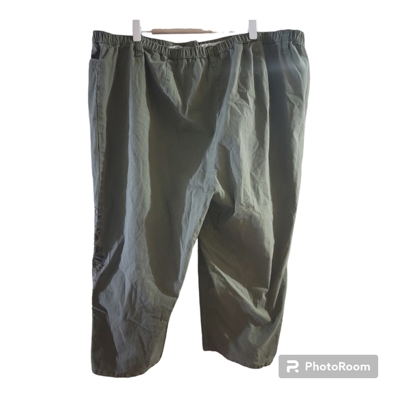 LiZ&Me. Khaki Pants with design size 24  green capri - Picture 6 of 6